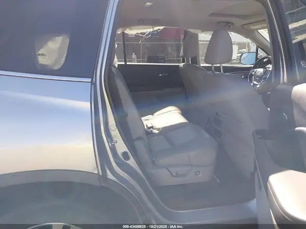 5FNYF5H5XHB002852 2017 HONDA PILOT - Image 8