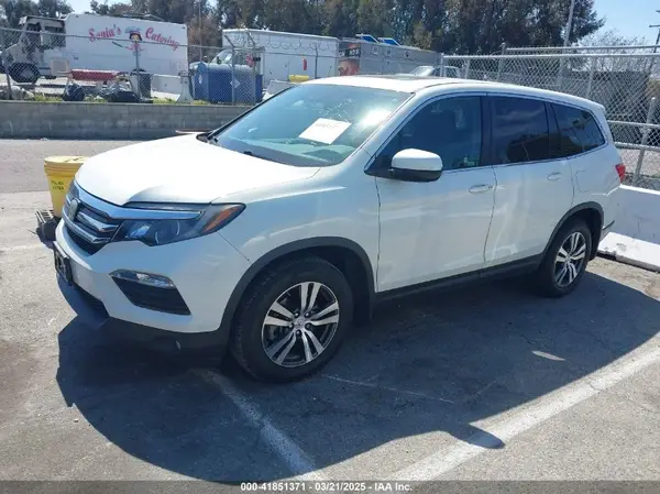 5FNYF5H61JB010109 2018 HONDA PILOT - Image 2