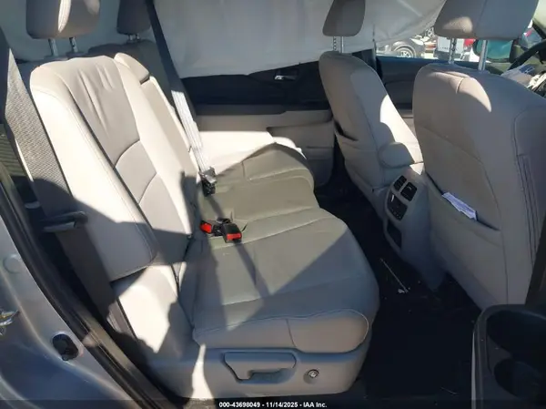 5FNYF5H6XJB028494 2018 HONDA PILOT - Image 8