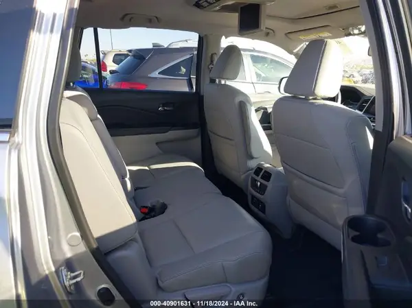 5FNYF5H80HB009741 2017 HONDA PILOT - Image 8