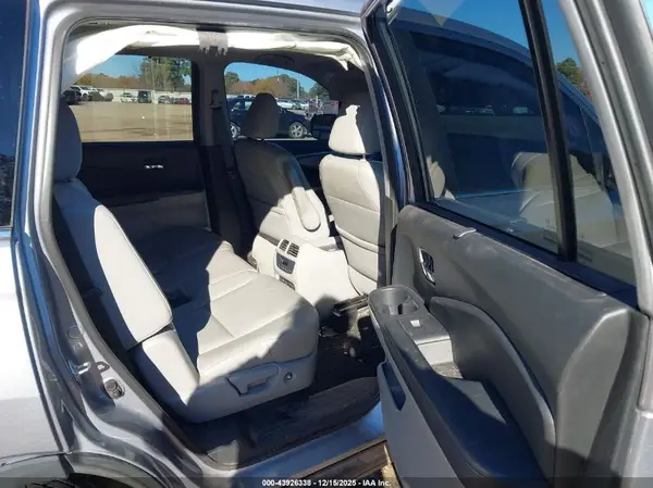 5FNYF5H82HB045611 2017 HONDA PILOT - Image 8