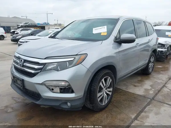 5FNYF5H82JB010881 2018 HONDA PILOT - Image 2