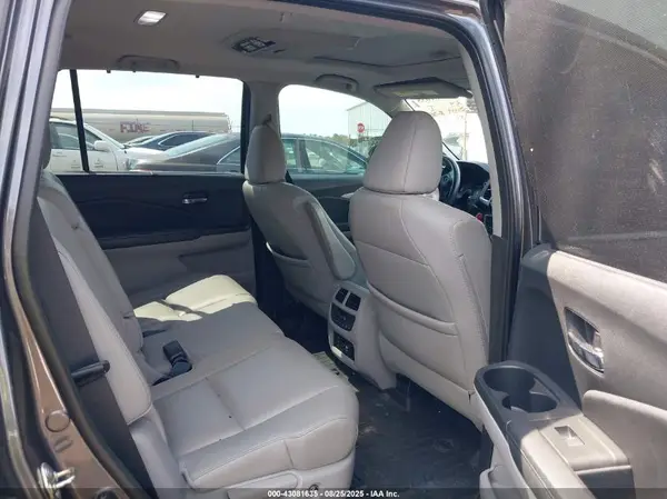 5FNYF5H88HB009406 2017 HONDA PILOT - Image 8