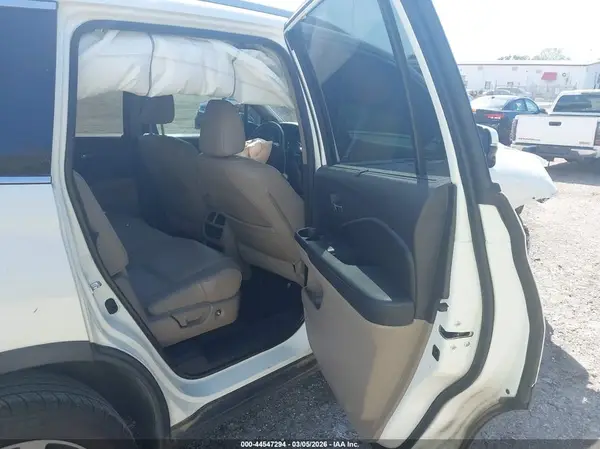 5FNYF5H90JB007695 2018 HONDA PILOT - Image 8
