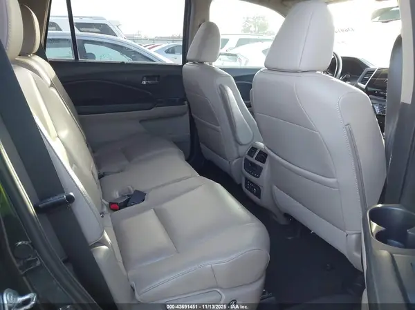 5FNYF5H90JB008586 2018 HONDA PILOT - Image 8