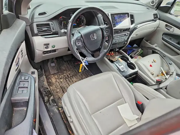5FNYF5H92HB014061 2017 HONDA PILOT - Image 8