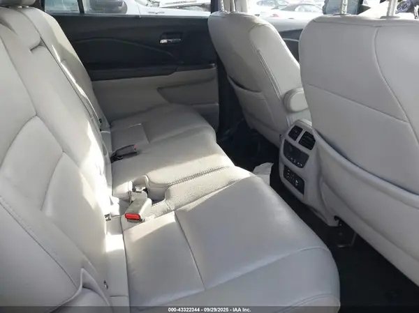 5FNYF5H92JB025812 2018 HONDA PILOT - Image 8