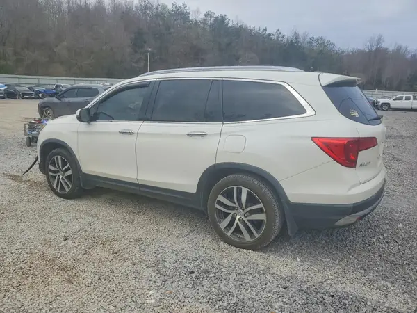 5FNYF5H96JB008270 2018 HONDA PILOT - Image 2