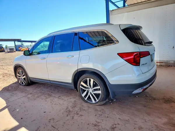 5FNYF5H98JB017701 2018 HONDA PILOT - Image 2