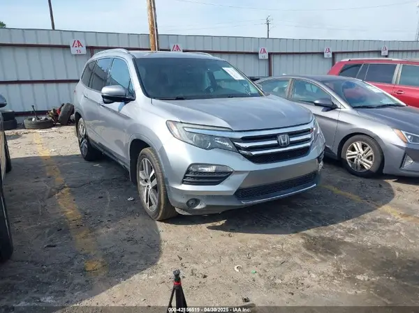 5FNYF5H99JB018095 2018 HONDA PILOT - Image 1