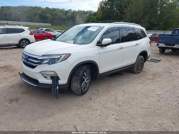 5FNYF6H00HB002353 2017 HONDA PILOT - Image 2