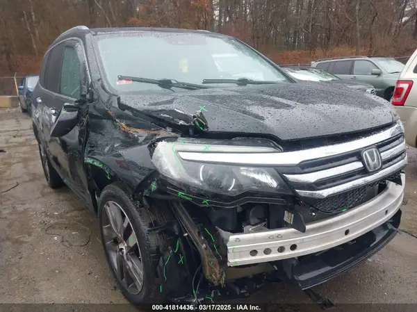 5FNYF6H00HB013806 2017 HONDA PILOT - Image 1