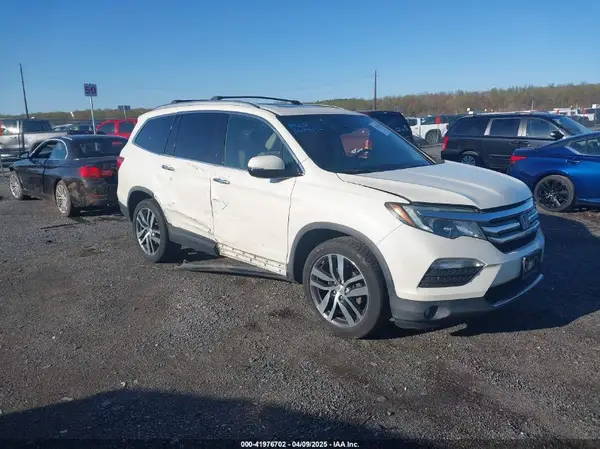 5FNYF6H00HB032386 2017 HONDA PILOT - Image 1