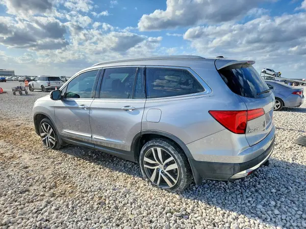 5FNYF6H00HB033893 2017 HONDA PILOT - Image 2