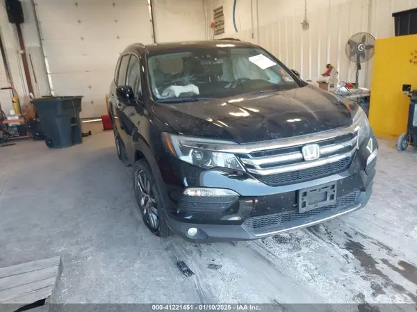 5FNYF6H00HB065940 2017 HONDA PILOT - Image 1