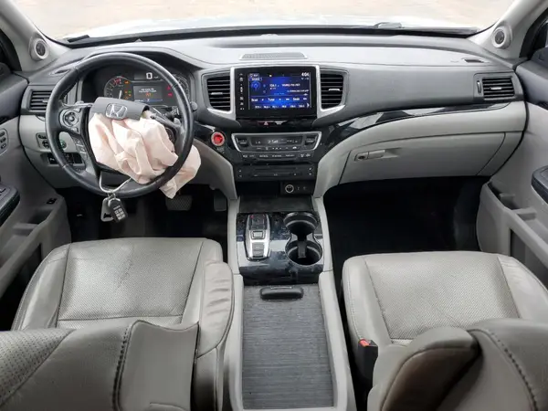 5FNYF6H00HB070829 2017 HONDA PILOT - Image 8