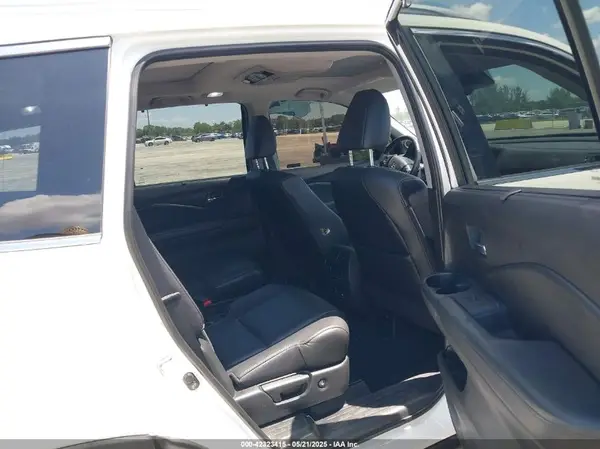 5FNYF6H00JB058623 2018 HONDA PILOT - Image 8