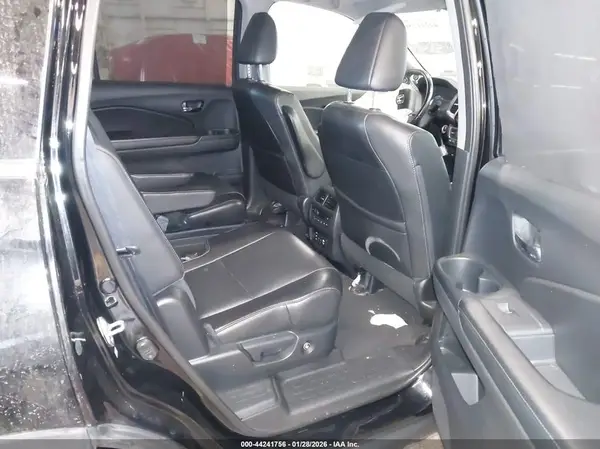 5FNYF6H01HB002894 2017 HONDA PILOT - Image 8