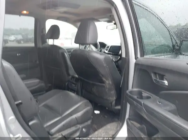 5FNYF6H01HB009294 2017 HONDA PILOT - Image 8