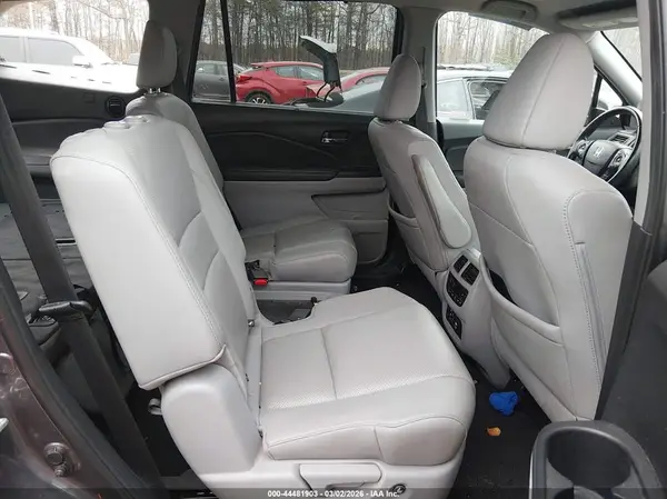 5FNYF6H01JB008796 2018 HONDA PILOT - Image 8