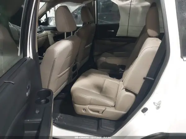 5FNYF6H02HB023964 2017 HONDA PILOT - Image 8