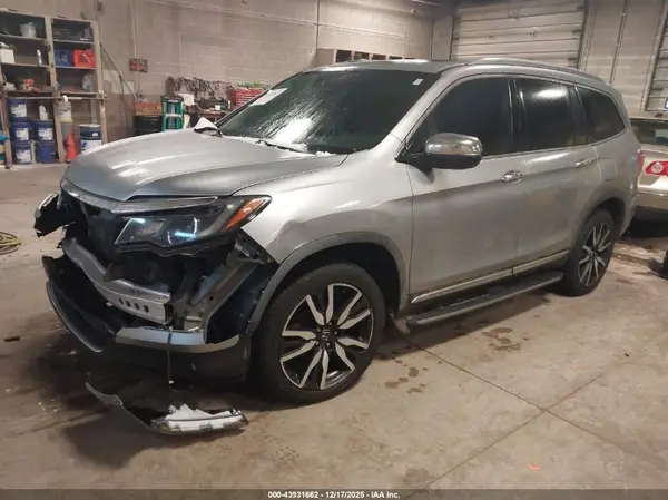 5FNYF6H02HB027108 2017 HONDA PILOT - Image 2
