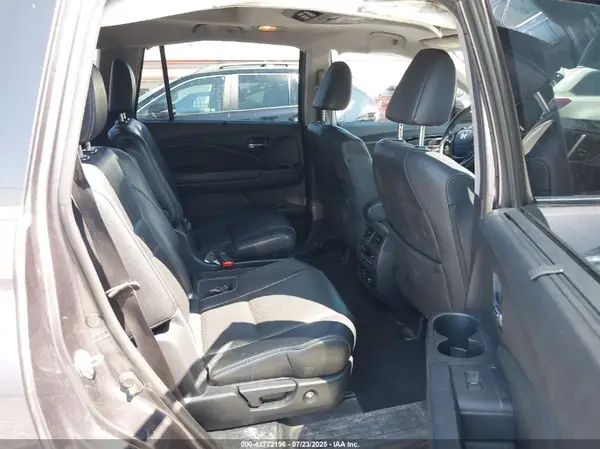5FNYF6H02HB028677 2017 HONDA PILOT - Image 8