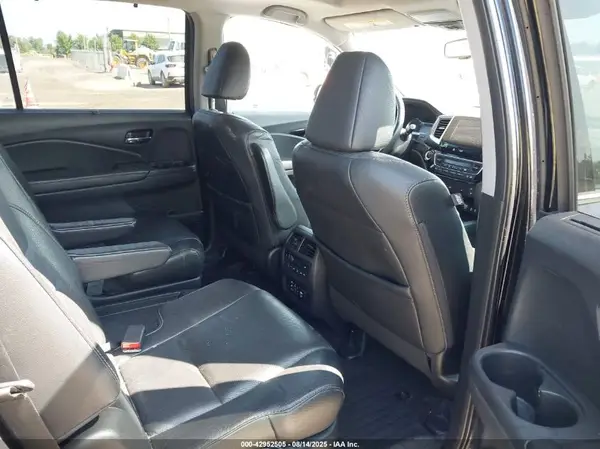 5FNYF6H03HB022631 2017 HONDA PILOT - Image 8