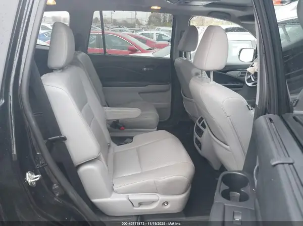 5FNYF6H03HB034990 2017 HONDA PILOT - Image 8