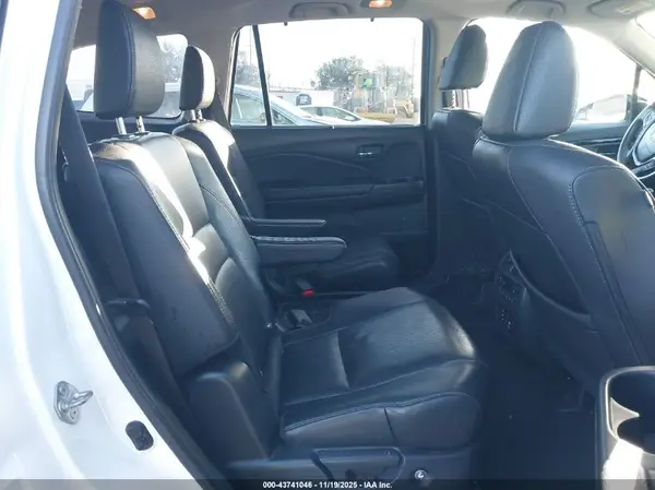 5FNYF6H03HB038005 2017 HONDA PILOT - Image 8