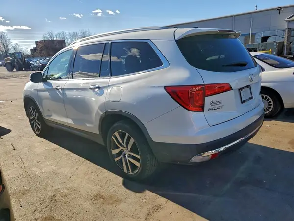 5FNYF6H03HB068752 2017 HONDA PILOT - Image 2