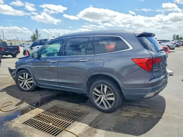 5FNYF6H03HB092369 2017 HONDA PILOT - Image 2