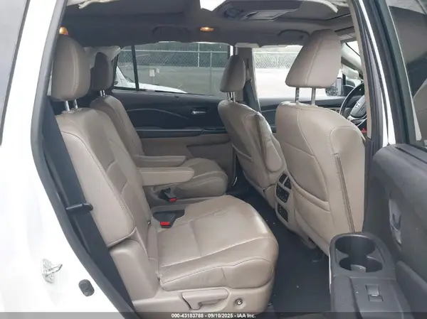 5FNYF6H03HB096051 2017 HONDA PILOT - Image 8