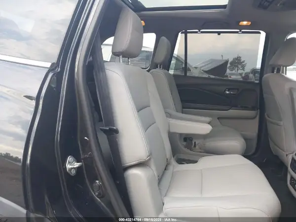 5FNYF6H04HB034979 2017 HONDA PILOT - Image 8