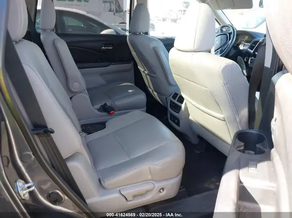 5FNYF6H05HB067781 2017 HONDA PILOT - Image 8