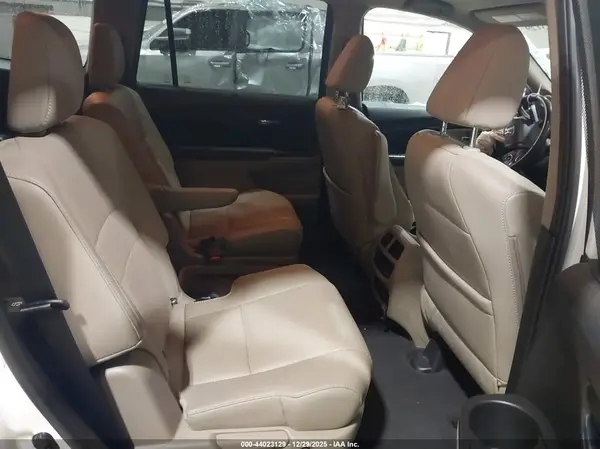 5FNYF6H05HB070356 2017 HONDA PILOT - Image 8