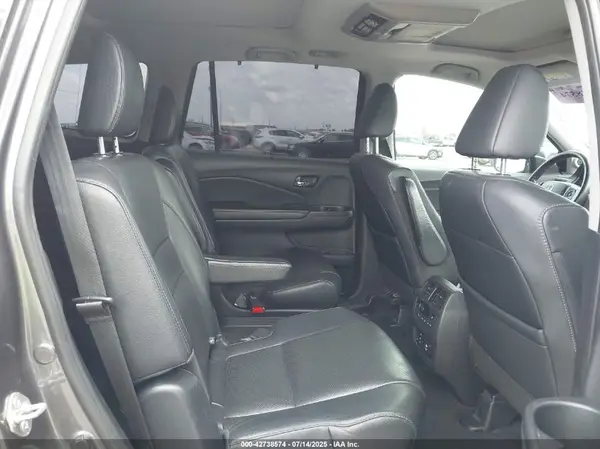 5FNYF6H05HB097704 2017 HONDA PILOT - Image 8