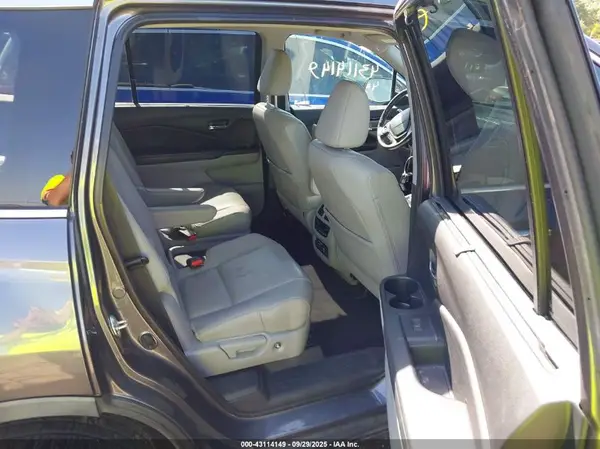 5FNYF6H05JB068760 2018 HONDA PILOT - Image 8