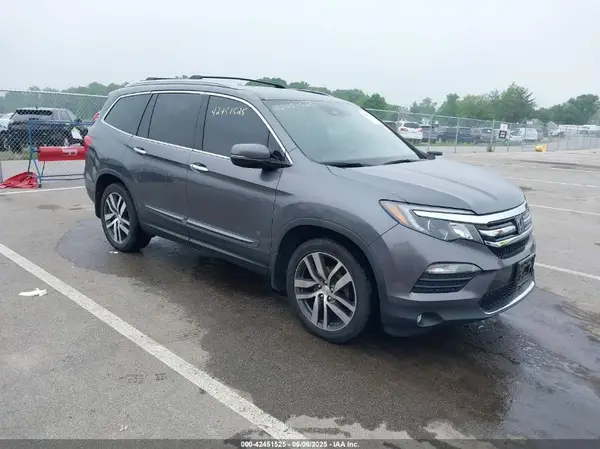 5FNYF6H06HB020680 2017 HONDA PILOT - Image 1