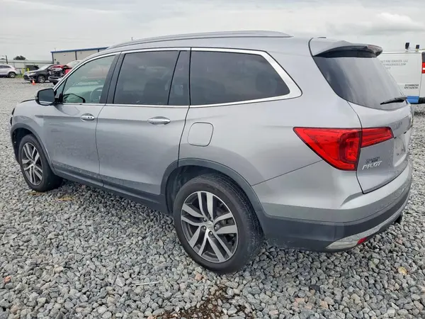 5FNYF6H06HB032067 2017 HONDA PILOT - Image 2