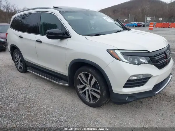5FNYF6H06HB052125 2017 HONDA PILOT - Image 1
