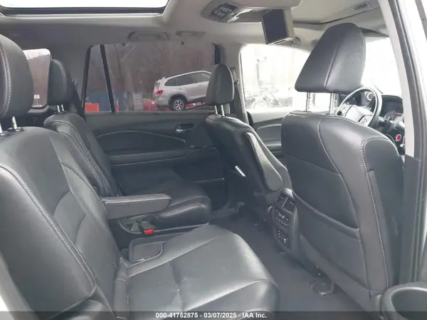 5FNYF6H06HB052125 2017 HONDA PILOT - Image 8