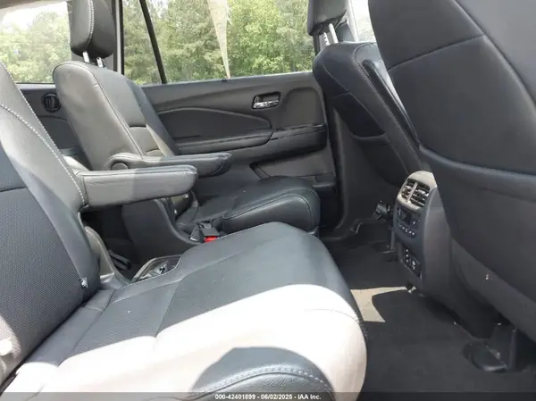 5FNYF6H06JB011998 2018 HONDA PILOT - Image 8