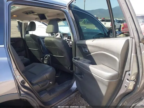 5FNYF6H07JB045755 2018 HONDA PILOT - Image 8