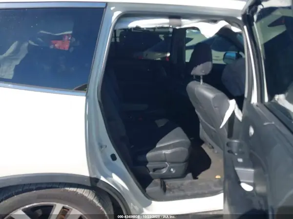 5FNYF6H08HB002620 2017 HONDA PILOT - Image 8