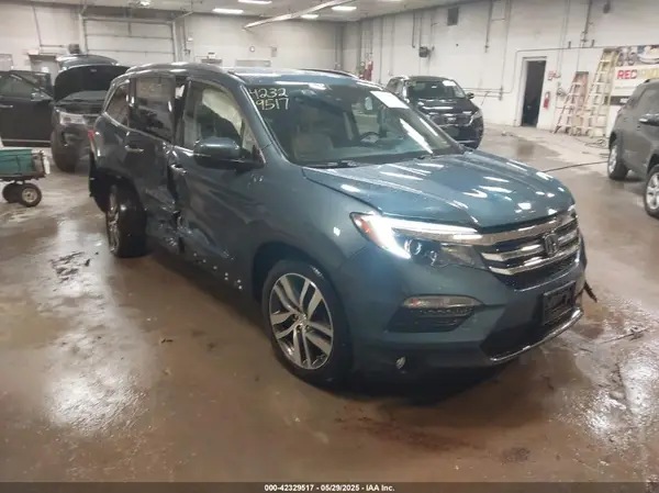 5FNYF6H08HB094053 2017 HONDA PILOT - Image 1