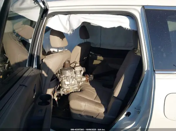 5FNYF6H08HB094750 2017 HONDA PILOT - Image 8