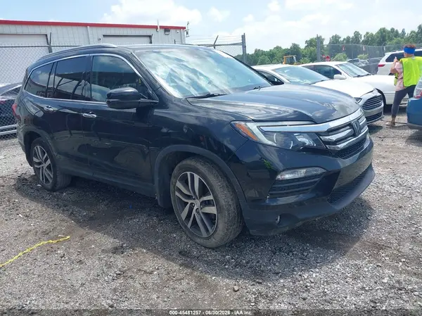 5FNYF6H08HB100305 2017 HONDA PILOT - Image 1