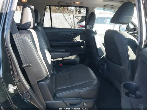 5FNYF6H08JB027877 2018 HONDA PILOT - Image 8