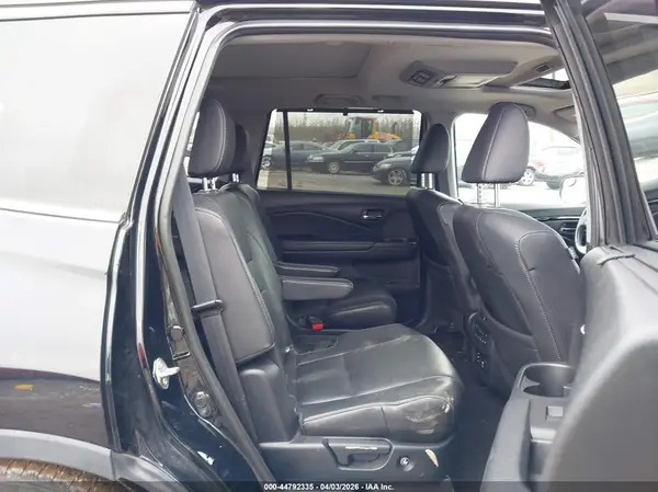5FNYF6H09JB007475 2018 HONDA PILOT - Image 8